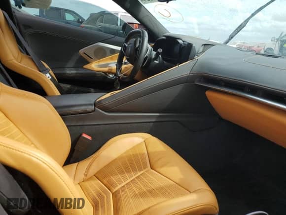 2021 Chevrolet Corvette 3LT z VIN 1G1YC3D46M5103255, wystawiony jako Copart lot #73980654 z przebiegiem Nie podano mil oraz Szkoda całkowita • Salvage title. Historia ofert i sprzedaży dostępna na DreamBid. Obrazek 10.