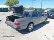 ✅ 1993 Mercedes-Benz E 320 • VIN: WDBEA32E2PB950631 • Лот: 41835262. Опубликован ранее на IAAI с пробегом 155 114 миль. Бесплатный доступ к архиву аукционных продаж из США и подробный отчёт об истории автомобиля на DreamBid. Изображение 4.