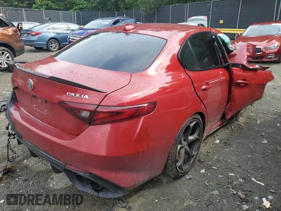 ✅ 2017 Alfa Romeo Giulia • VIN: ZARFAEAV3H7559095 • Lot: 57380804. Wystawiony na Copart z przebiegiem Nie podano. Bezpłatny archiwum sprzedaży aukcyjnych z USA i szczegółowy raport historii pojazdu na DreamBid. Zdjęcie 3.