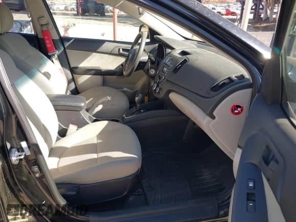 ✅ 2012 Kia Forte EX • VIN: KNAFU5A26C5619461 • Lot: 43551073. Wystawiony na IAAI z przebiegiem 73 251 mil. Bezpłatny archiwum sprzedaży aukcyjnych z USA i szczegółowy raport historii pojazdu na DreamBid. Zdjęcie 5.