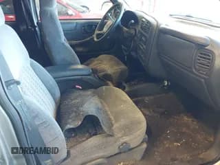 ✅ 2001 Chevrolet Blazer LT • VIN: 1GNDT13WX12201416 • Lot: 41307116. Wystawiony na IAAI z przebiegiem 244 058 mil. Bezpłatny archiwum sprzedaży aukcyjnych z USA i szczegółowy raport historii pojazdu na DreamBid. Zdjęcie 5.