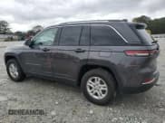 ✅ 2023 Jeep Grand Cherokee Altitude • VIN: 1C4RJGAG3PC546826 • Lot: 90518525. Wystawiony na Copart z przebiegiem 32 355 mil. Bezpłatny archiwum sprzedaży aukcyjnych z USA i szczegółowy raport historii pojazdu na DreamBid. Zdjęcie 2.