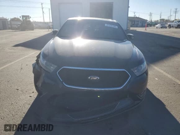 ✅ 2013 Ford Taurus SHO • VIN: 1FAHP2KT3DG169563 • Lot: 87236185. Wystawiony na Copart z przebiegiem 83 474 mil. Bezpłatny archiwum sprzedaży aukcyjnych z USA i szczegółowy raport historii pojazdu na DreamBid. Zdjęcie 5.