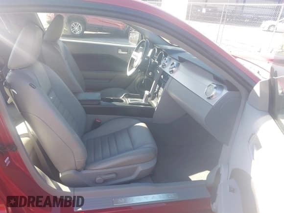 ✅ 2008 Ford Mustang GT Deluxe • VIN: 1ZVHT82H685120215 • Lot: 43426887. Listed on IAAI with 77,034 mi. Free auction sales archive from the USA and detailed vehicle history report at DreamBid. Image 5.