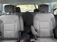 ✅ 2019 Chevrolet Traverse LT Cloth • VIN: 1GNEVGKW2KJ208757 • Lot: 70070294. Wystawiony na Copart z przebiegiem 114 359 mil. Bezpłatny archiwum sprzedaży aukcyjnych z USA i szczegółowy raport historii pojazdu na DreamBid. Zdjęcie 10.