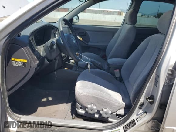 ✅ 2005 Hyundai Elantra GLS • VIN: KMHDN46D85U084553 • Lot: 56999985. Wystawiony na Copart z przebiegiem 63 393 mil. Bezpłatny archiwum sprzedaży aukcyjnych z USA i szczegółowy raport historii pojazdu na DreamBid. Zdjęcie 7.