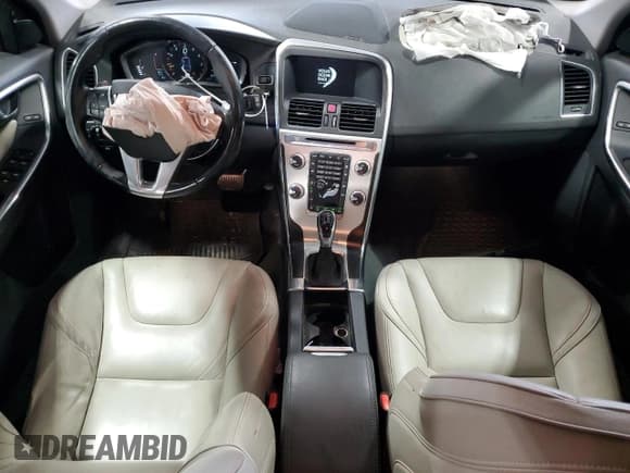 ✅ 2015 Volvo XC60 T6 Platinum • VIN: YV4902RV0F2699805 • Lot: 70168355. Listed on Copart with 114,742 mi. Free auction sales archive from the USA and detailed vehicle history report at DreamBid. Image 8.