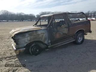 ✅ 1990 Ford Bronco Eddie Bauer • VIN: 1FMEU15N0LLA02074 • Лот: 48981045. Опубликован ранее на Copart с пробегом Не указан. Бесплатный доступ к архиву аукционных продаж из США и подробный отчёт об истории автомобиля на DreamBid. Изображение 1.