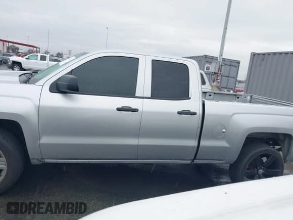 ✅ 2017 Chevrolet Silverado 1500 Custom • VIN: 1GCRCPEC1HZ308506 • Lot: 43693354. Wystawiony na IAAI z przebiegiem 160 827 mil. Bezpłatny archiwum sprzedaży aukcyjnych z USA i szczegółowy raport historii pojazdu na DreamBid. Zdjęcie 15.