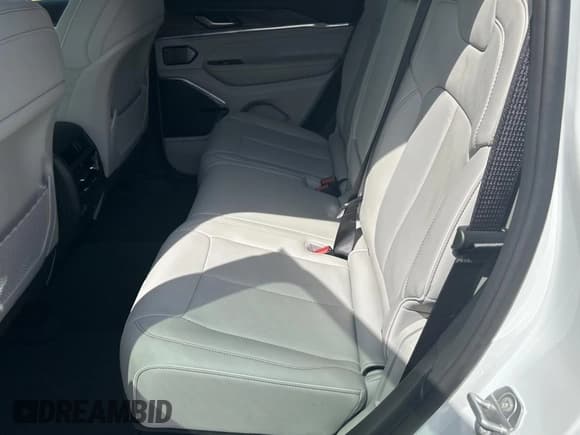 ✅ 2023 Jeep Grand Cherokee Overland • VIN: 1C4RJYD67P8100271 • Лот: 67457895. Опубликован ранее на Copart с пробегом 8 255 миль. Бесплатный доступ к архиву аукционных продаж из США и подробный отчёт об истории автомобиля на DreamBid. Изображение 14.