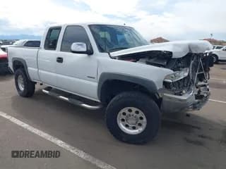 ✅ 2001 Chevrolet Silverado 2500HD LS • VIN: 1GCHK29G11E271582 • Lot: 43714987. Wystawiony na IAAI z przebiegiem 211 836 mil. Bezpłatny archiwum sprzedaży aukcyjnych z USA i szczegółowy raport historii pojazdu na DreamBid. Zdjęcie 1.