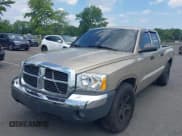 ✅ 2005 Dodge Dakota SLT • VIN: 1D7HW48N95S269592 • Lot: 42675637. Listed on IAAI with 153,456 mi. Free auction sales archive from the USA and detailed vehicle history report at DreamBid. Image 2.