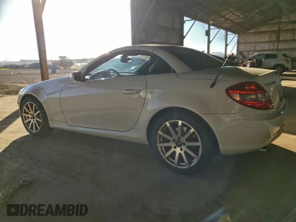✅ 2007 Mercedes-Benz SLK 350 • VIN: WDBWK56F27F161596 • Lot: 97027965. Listed on Copart with 141,973 mi. Free auction sales archive from the USA and detailed vehicle history report at DreamBid. Image 2.