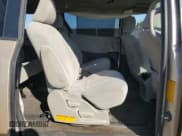 ✅ 2011 Toyota Sienna LE • VIN: 5TDKK3DC2BS135487 • Lot: 93556155. Wystawiony na Copart z przebiegiem 147 038 mil. Bezpłatny archiwum sprzedaży aukcyjnych z USA i szczegółowy raport historii pojazdu na DreamBid. Zdjęcie 11.