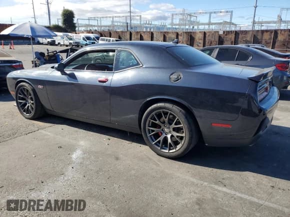 ✅ 2016 Dodge Challenger SRT 392 • VIN: 2C3CDZDJ1GH326392 • Lot: 91478375. Wystawiony na Copart z przebiegiem 37 721 mil. Bezpłatny archiwum sprzedaży aukcyjnych z USA i szczegółowy raport historii pojazdu na DreamBid. Zdjęcie 2.