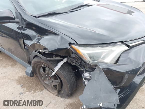 ✅ 2017 Toyota RAV4 LE • VIN: 2T3BFREV3HW629842 • Lot: 42134839. Wystawiony na IAAI z przebiegiem 90 062 mil. Bezpłatny archiwum sprzedaży aukcyjnych z USA i szczegółowy raport historii pojazdu na DreamBid. Zdjęcie 6.