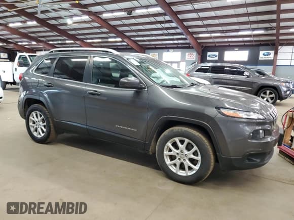 ✅ 2017 Jeep Cherokee Latitude • VIN: 1C4PJMCB9HW635016 • Лот: 90471315. Опубликован ранее на Copart с пробегом 190 803 миль. Бесплатный доступ к архиву аукционных продаж из США и подробный отчёт об истории автомобиля на DreamBid. Изображение 4.