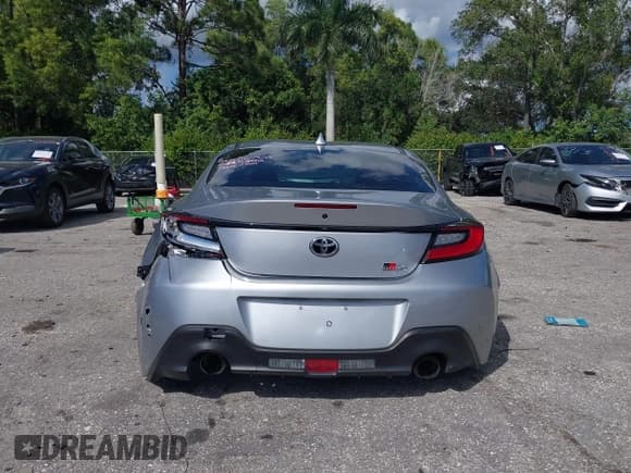 ✅ 2024 Toyota 86 • VIN: JF1ZNBB15R9755931 • Lot: 43498852. Listed on IAAI with 20,472 mi. Free auction sales archive from the USA and detailed vehicle history report at DreamBid. Image 17.