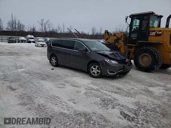 ✅ 2018 Chrysler Pacifica Hybrid Touring Plus • VIN: 2C4RC1H72JR155484 • Lot: 43018595. Wystawiony na Copart z przebiegiem 64 141 mil. Bezpłatny archiwum sprzedaży aukcyjnych z USA i szczegółowy raport historii pojazdu na DreamBid. Zdjęcie 11.