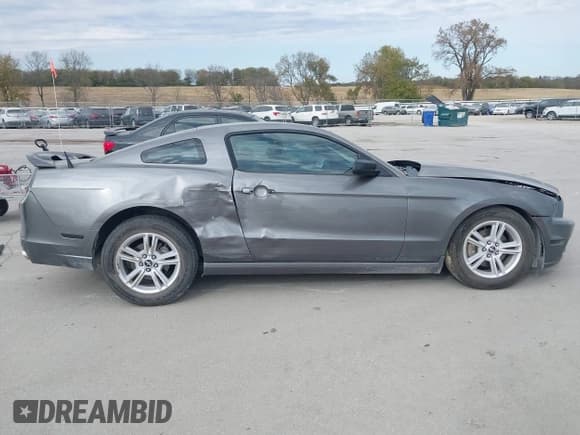 ✅ 2014 Ford Mustang V6 • VIN: 1ZVBP8AM3E5250098 • Лот: 43476055. Опубликован ранее на IAAI с пробегом 110 559 миль. Бесплатный доступ к архиву аукционных продаж из США и подробный отчёт об истории автомобиля на DreamBid. Изображение 12.