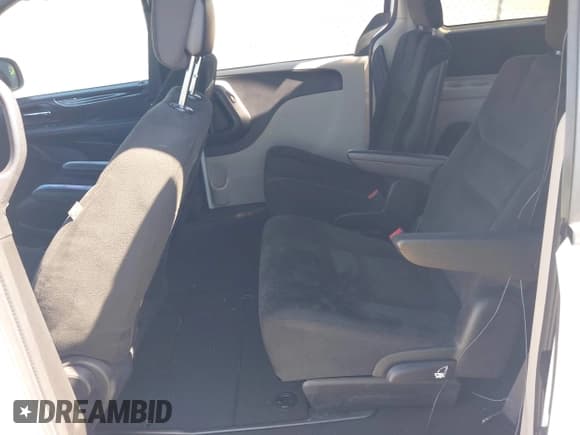 ✅ 2015 Dodge Grand Caravan SE • VIN: 2C4RDGBG9FR672152 • Lot: 43006531. Wystawiony na IAAI z przebiegiem 289 315 mil. Bezpłatny archiwum sprzedaży aukcyjnych z USA i szczegółowy raport historii pojazdu na DreamBid. Zdjęcie 8.