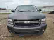 2010 Chevrolet Suburban LT z VIN 1GNUKJE39AR137057, wystawiony jako Copart lot #62516505 z przebiegiem 159 327 mil mil oraz Nie do naprawy • Non repairable. Historia ofert i sprzedaży dostępna na DreamBid. Obrazek 5.