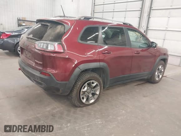 ✅ 2019 Jeep Cherokee Trailhawk • VIN: 1C4PJMBX7KD328864 • Lot: 43159443. Wystawiony na IAAI z przebiegiem 168 010 mil. Bezpłatny archiwum sprzedaży aukcyjnych z USA i szczegółowy raport historii pojazdu na DreamBid. Zdjęcie 4.