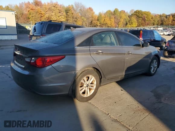 ✅ 2013 Hyundai Sonata GLS • VIN: 5NPEB4AC8DH797347 • Lot: 77018314. Listed on Copart with 201,666 mi. Free auction sales archive from the USA and detailed vehicle history report at DreamBid. Image 3.