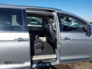 ✅ 2019 Chrysler Pacifica Limited • VIN: 2C4RC1GG4KR552357 • Lot: 43189981. Wystawiony na IAAI z przebiegiem 42 927 mil. Bezpłatny archiwum sprzedaży aukcyjnych z USA i szczegółowy raport historii pojazdu na DreamBid. Zdjęcie 8.