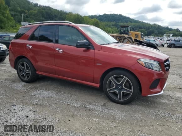 ✅ 2017 Mercedes-Benz GLE 43 AMG • VIN: 4JGDA6EB5HA972349 • Lot: 67997085. Wystawiony na Copart z przebiegiem 38 845 mil. Bezpłatny archiwum sprzedaży aukcyjnych z USA i szczegółowy raport historii pojazdu na DreamBid. Zdjęcie 4.