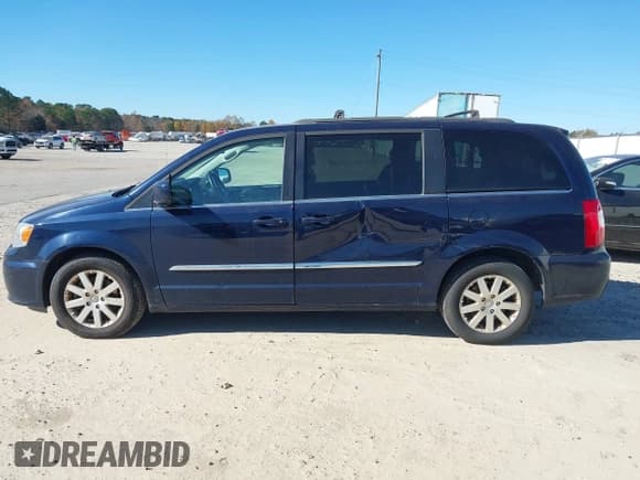 ✅ 2016 Chrysler Town & Country Touring • VIN: 2C4RC1BG5GR294543 • Lot: 43722704. Wystawiony na IAAI z przebiegiem 137 564 mil. Bezpłatny archiwum sprzedaży aukcyjnych z USA i szczegółowy raport historii pojazdu na DreamBid. Zdjęcie 14.