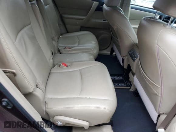 ✅ 2011 Toyota Highlander • VIN: 5TDBK3EH5BS081693 • Лот: 89641795. Опубликован ранее на Copart с пробегом Не указан. Бесплатный доступ к архиву аукционных продаж из США и подробный отчёт об истории автомобиля на DreamBid. Изображение 11.