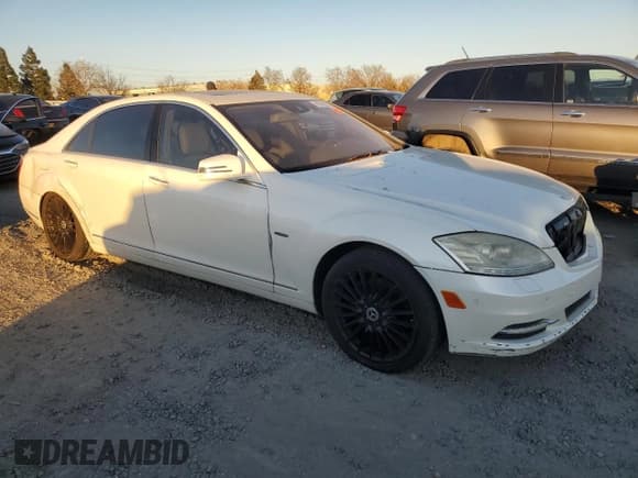 ✅ 2010 Mercedes-Benz S 400 • VIN: WDDNG9FB5AA309320 • Lot: 88786215. Listed on Copart with 114,921 mi. Free auction sales archive from the USA and detailed vehicle history report at DreamBid. Image 4.