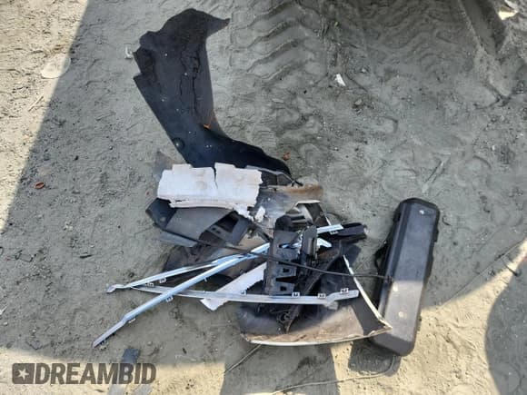 ✅ 2014 Chevrolet Suburban LT • VIN: 1GNSKJE75ER141221 • Lot: 71157495. Wystawiony na Copart z przebiegiem 194 325 mil. Bezpłatny archiwum sprzedaży aukcyjnych z USA i szczegółowy raport historii pojazdu na DreamBid. Zdjęcie 13.