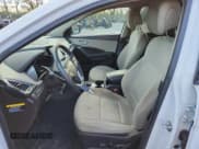 ✅ 2017 Hyundai Santa Fe 2.4L • VIN: 5NMZU3LB3HH033452 • Lot: 91460115. Wystawiony na Copart z przebiegiem 94 183 mil. Bezpłatny archiwum sprzedaży aukcyjnych z USA i szczegółowy raport historii pojazdu na DreamBid. Zdjęcie 7.