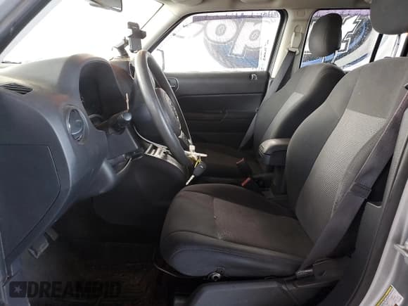 ✅ 2015 Jeep Patriot Altitude • VIN: 1C4NJRBB2FD135987 • Lot: 91443265. Wystawiony na Copart z przebiegiem 165 922 mil. Bezpłatny archiwum sprzedaży aukcyjnych z USA i szczegółowy raport historii pojazdu na DreamBid. Zdjęcie 7.