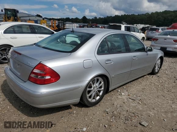✅ 2005 Mercedes-Benz E 500 • VIN: WDBUF83J95X165951 • Lot: 85575635. Listed on Copart with Not provided. Free auction sales archive from the USA and detailed vehicle history report at DreamBid. Image 3.