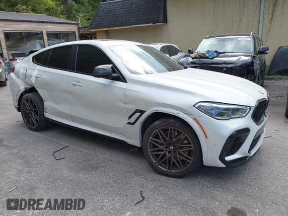 ✅ 2020 BMW X6 M Competition • VIN: 5YMCY0C04L9B05670 • Lot: 43137484. Wystawiony na IAAI z przebiegiem 65 236 mil. Bezpłatny archiwum sprzedaży aukcyjnych z USA i szczegółowy raport historii pojazdu na DreamBid. Zdjęcie 1.