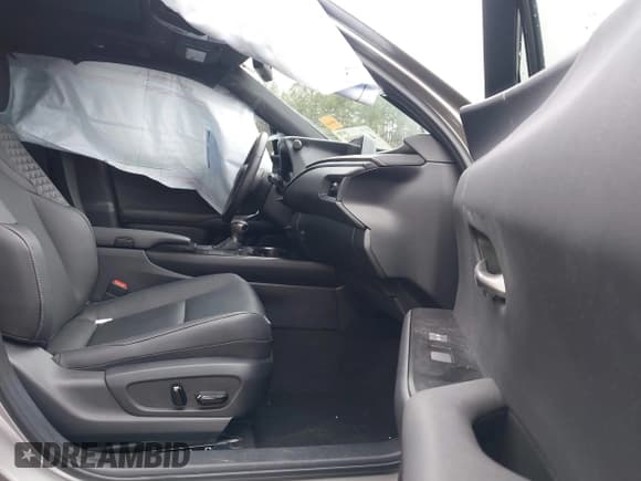 ✅ 2022 Lexus UX 200 • VIN: JTHP3JBH4N2049713 • Lot: 41618189. Listed on IAAI with 40,363 mi. Free auction sales archive from the USA and detailed vehicle history report at DreamBid. Image 5.