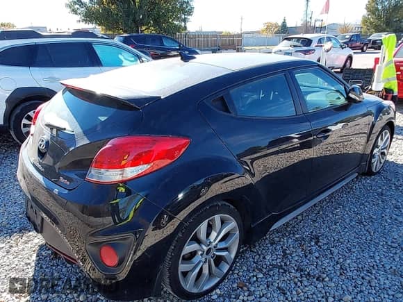 2013 Hyundai Veloster Turbo с VIN KMHTC6AE2DU176494, выставлен на аукционе IAAI как лот 43574567 с пробегом 112 387 миль миль и . История ставок и продаж доступна на DreamBid. Изображение 4.