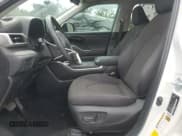 ✅ 2022 Toyota Highlander LE • VIN: 5TDZZRAHXNS544645 • Lot: 84251335. Listed on Copart with 19,416 mi. Free auction sales archive from the USA and detailed vehicle history report at DreamBid. Image 7.