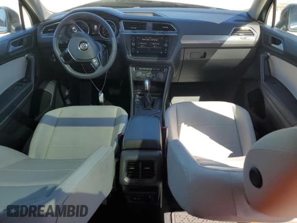 ✅ 2021 Volkswagen Tiguan SE • VIN: 3VV3B7AX8MM106924 • Lot: 86152915. Wystawiony na Copart z przebiegiem 55 621 mil. Bezpłatny archiwum sprzedaży aukcyjnych z USA i szczegółowy raport historii pojazdu na DreamBid. Zdjęcie 8.