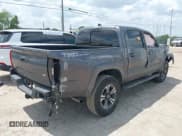 ✅ 2018 Toyota Tacoma SR5 • VIN: 5TFAZ5CN1JX060828 • Lot: 42219239. Wystawiony na IAAI z przebiegiem 66 652 mil. Bezpłatny archiwum sprzedaży aukcyjnych z USA i szczegółowy raport historii pojazdu na DreamBid. Zdjęcie 4.