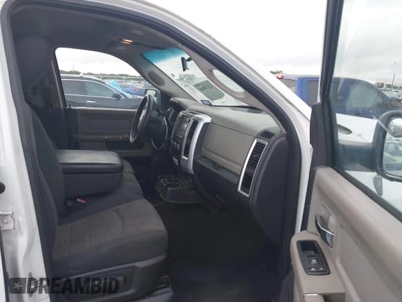 ✅ 2010 Dodge 1500 ST • VIN: 1D7RV1GP6AS233393 • Lot: 42378860. Wystawiony na IAAI z przebiegiem 276 350 mil. Bezpłatny archiwum sprzedaży aukcyjnych z USA i szczegółowy raport historii pojazdu na DreamBid. Zdjęcie 5.