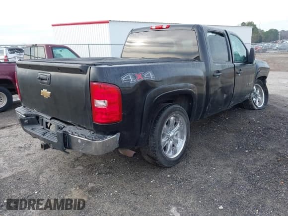 ✅ 2011 Chevrolet Silverado 1500 LT • VIN: 3GCPKSE33BG191046 • Лот: 43849954. Опубликован ранее на IAAI с пробегом 220 466 миль. Бесплатный доступ к архиву аукционных продаж из США и подробный отчёт об истории автомобиля на DreamBid. Изображение 4.