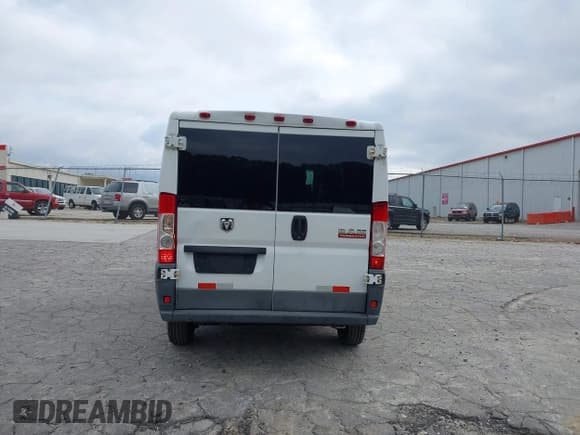 ✅ 2016 Ram ProMaster Cargo • VIN: 3C6TRVAG3GE113543 • Lot: 43030235. Wystawiony na IAAI z przebiegiem 242 530 mil. Bezpłatny archiwum sprzedaży aukcyjnych z USA i szczegółowy raport historii pojazdu na DreamBid. Zdjęcie 16.