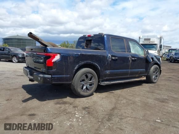 ✅ 2022 Ford F-150 Lightning Pro • VIN: 1FTVW1EL9NWG15390 • Lot: 42399417. Wystawiony na IAAI z przebiegiem 19 646 mil. Bezpłatny archiwum sprzedaży aukcyjnych z USA i szczegółowy raport historii pojazdu na DreamBid. Zdjęcie 4.