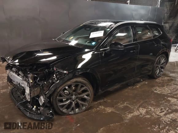 ✅ 2025 Toyota Crown XLE • VIN: JTDACAAJ6S3009408 • Lot: 41343056. Listed on IAAI with 1,244 mi. Free auction sales archive from the USA and detailed vehicle history report at DreamBid. Image 2.