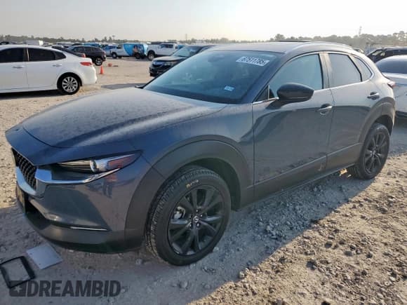 ✅ 2025 Mazda CX-30 S Carbon Edition • VIN: 3MVDMBCM7SM765494 • Лот: 67511785. Опубликован ранее на Copart с пробегом 13 359 миль. Бесплатный доступ к архиву аукционных продаж из США и подробный отчёт об истории автомобиля на DreamBid. Изображение 1.