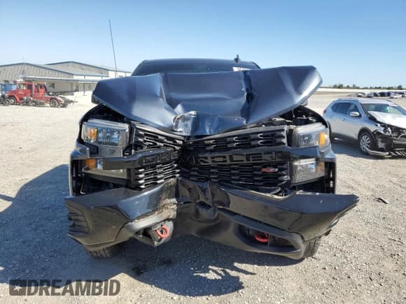 ✅ 2021 Chevrolet Silverado 1500 Custom Trail Boss • VIN: 1GCPYCEF8MZ295033 • Lot: 86465795. Wystawiony na Copart z przebiegiem 84 299 mil. Bezpłatny archiwum sprzedaży aukcyjnych z USA i szczegółowy raport historii pojazdu na DreamBid. Zdjęcie 5.